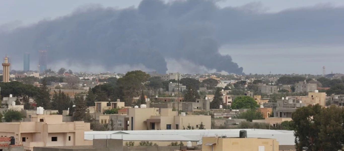 Ο LNA βομβάρδισε το τουρκικό αεροδρόμιο στη Λιβύη - Πυκνοί καπνοί - «Ό,τι υπήρχε, δεν υπάρχει πια» (βίντεο)